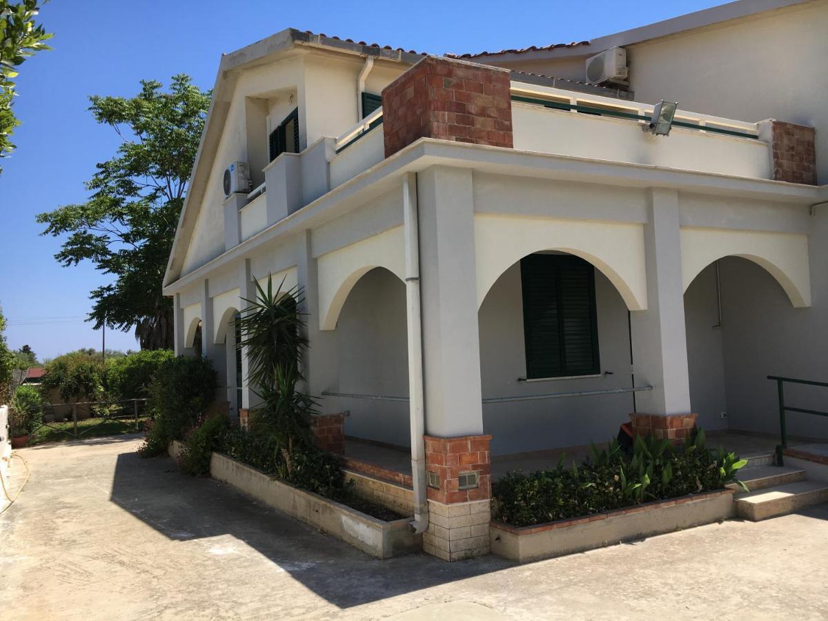 Villa del Falso Pepe Avola Exterior foto