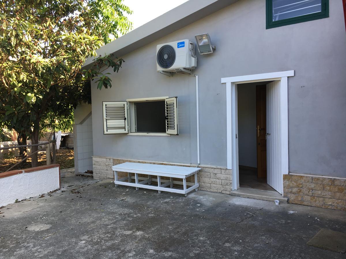 Villa del Falso Pepe Avola Exterior foto