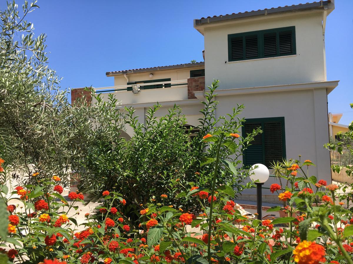 Villa del Falso Pepe Avola Exterior foto