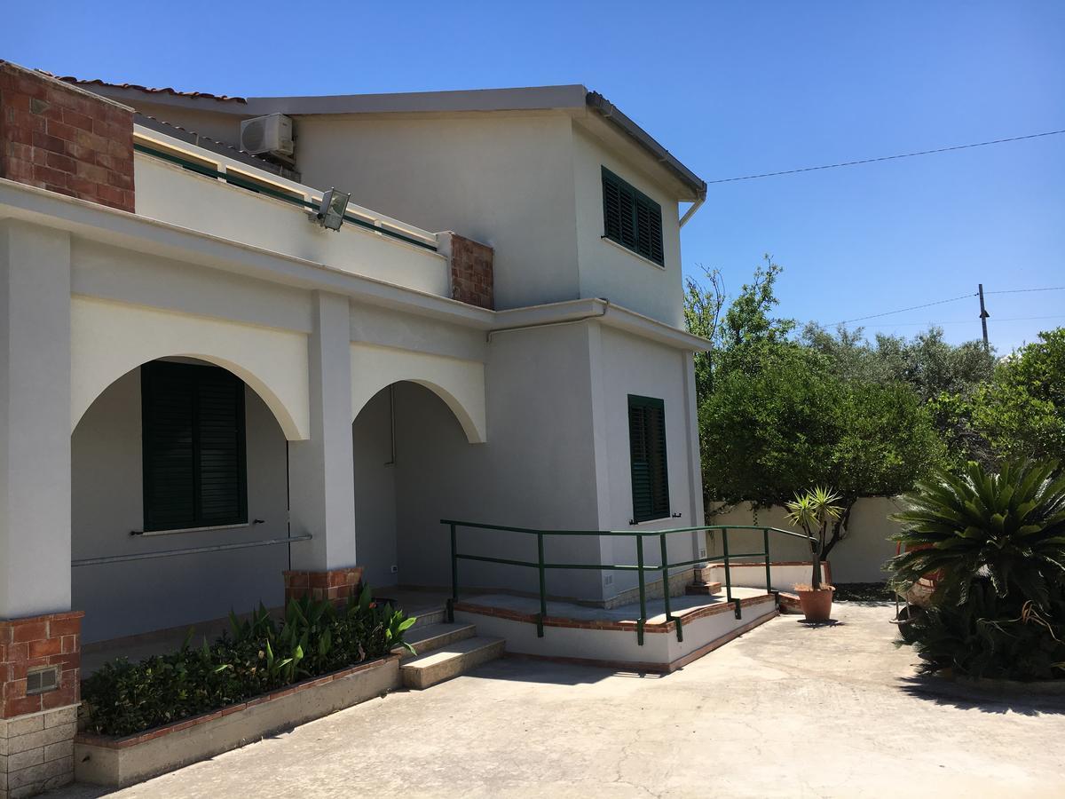 Villa del Falso Pepe Avola Exterior foto