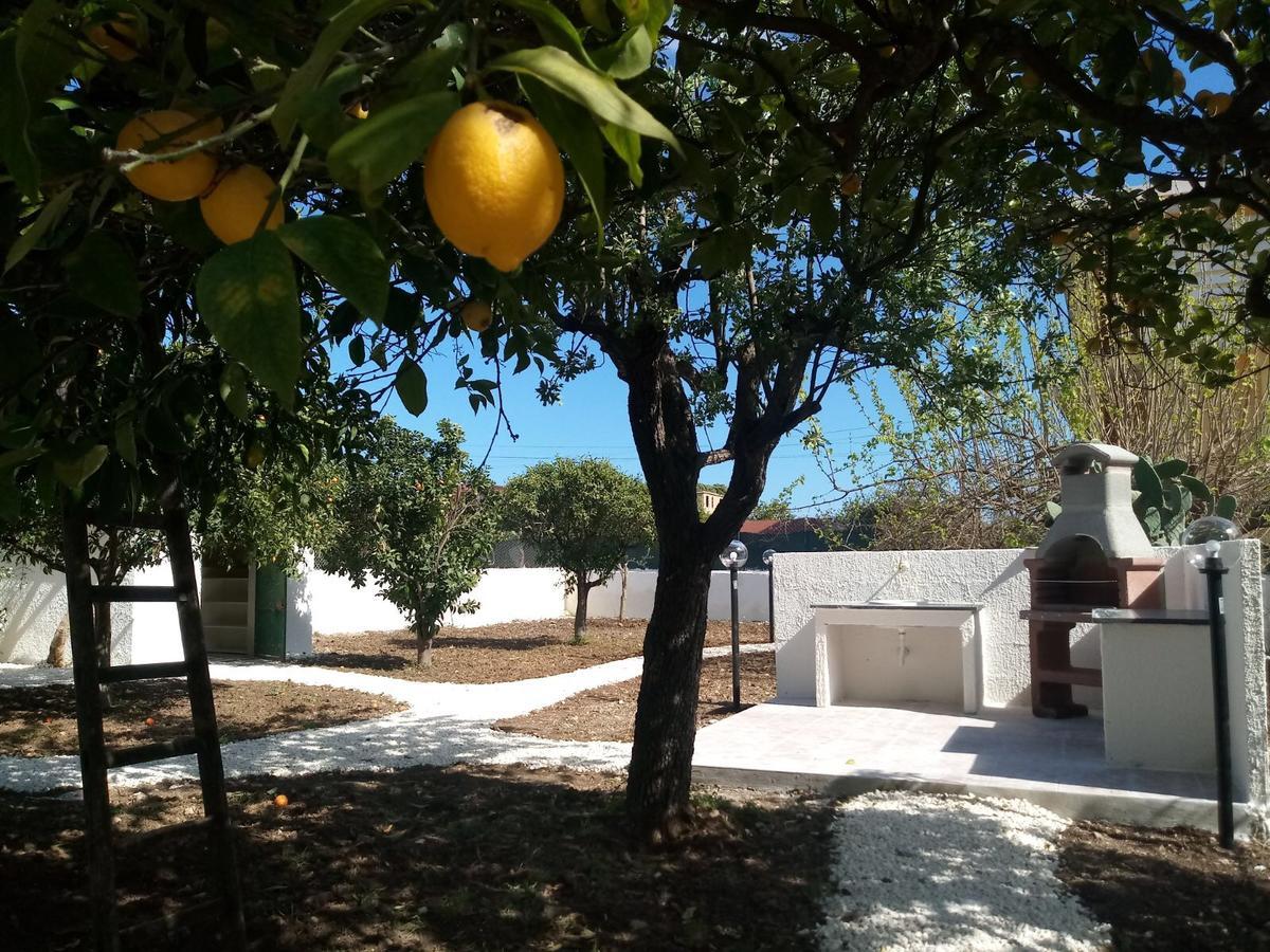Villa del Falso Pepe Avola Exterior foto